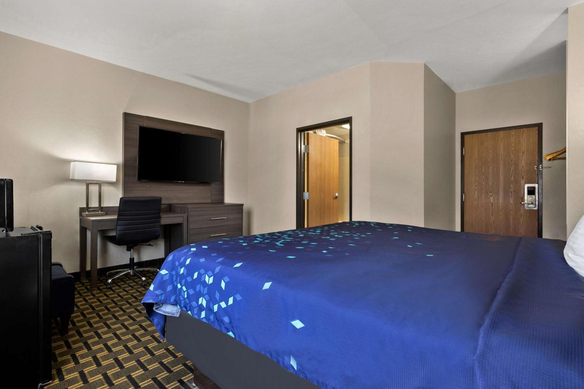 Surestay Plus Hotel By Best Western Tulsa East Extérieur photo