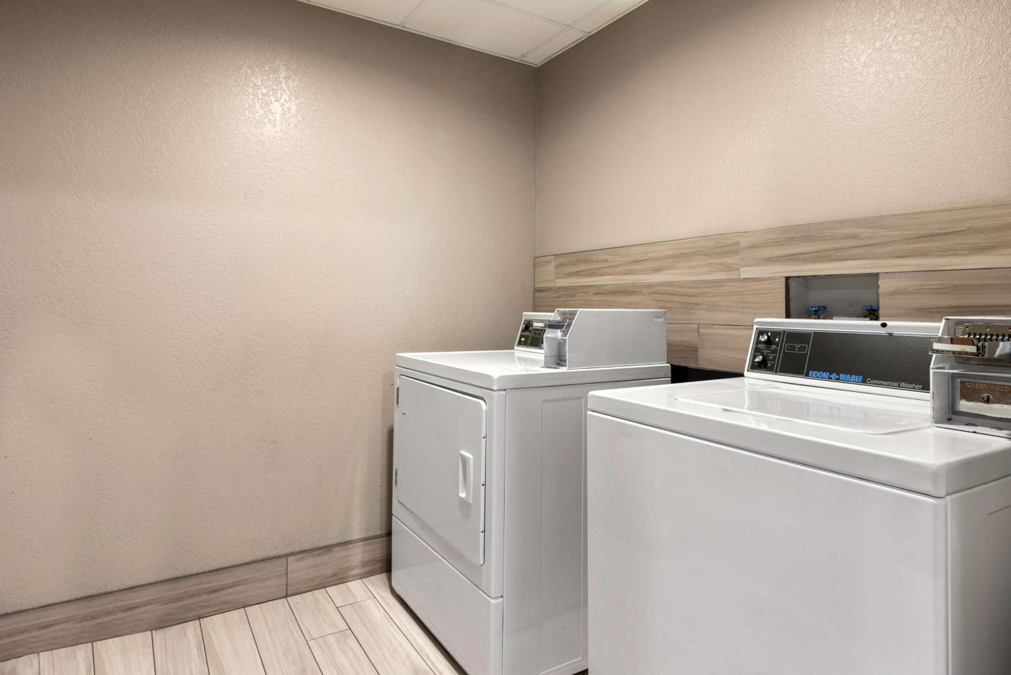 Surestay Plus Hotel By Best Western Tulsa East Extérieur photo