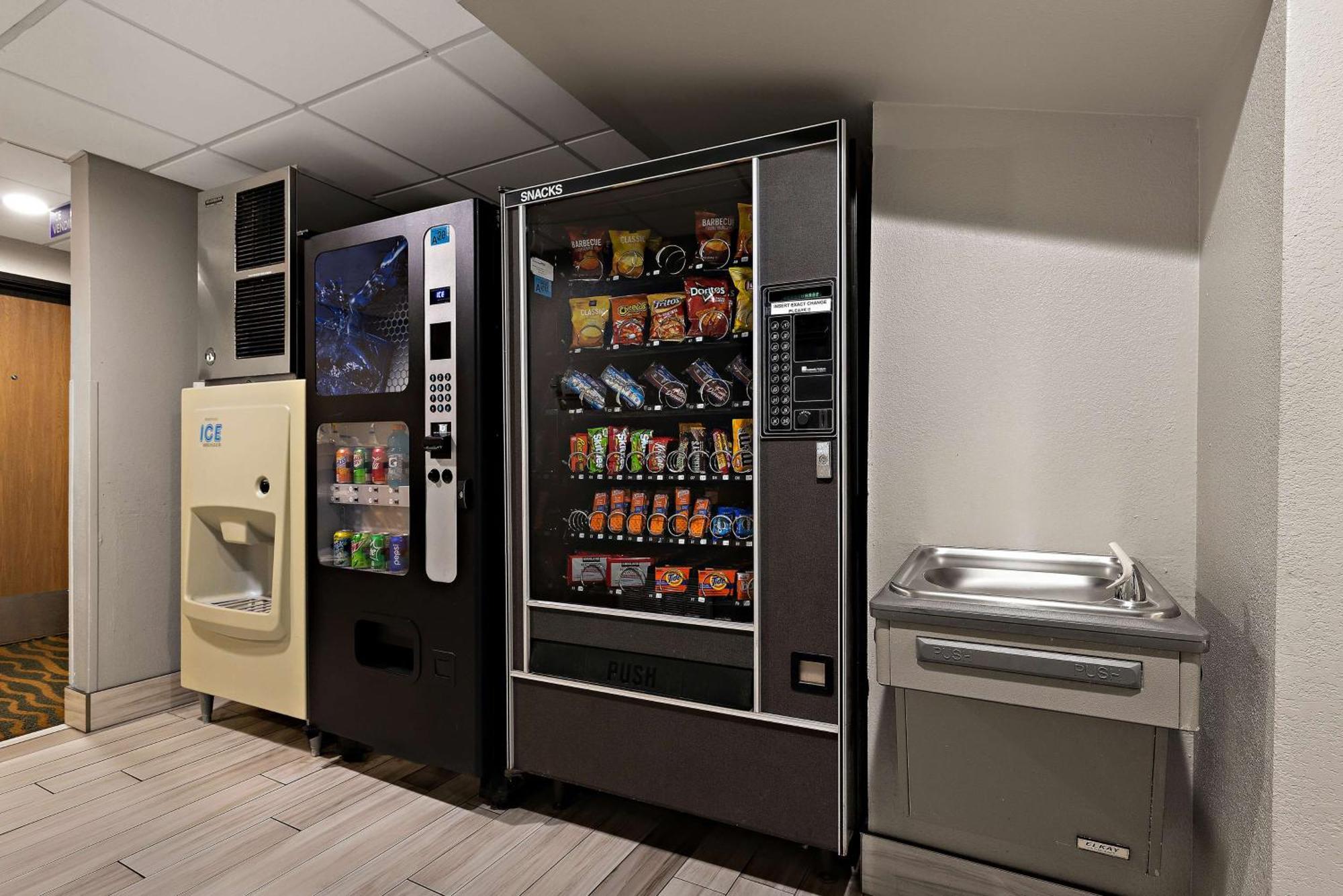 Surestay Plus Hotel By Best Western Tulsa East Extérieur photo