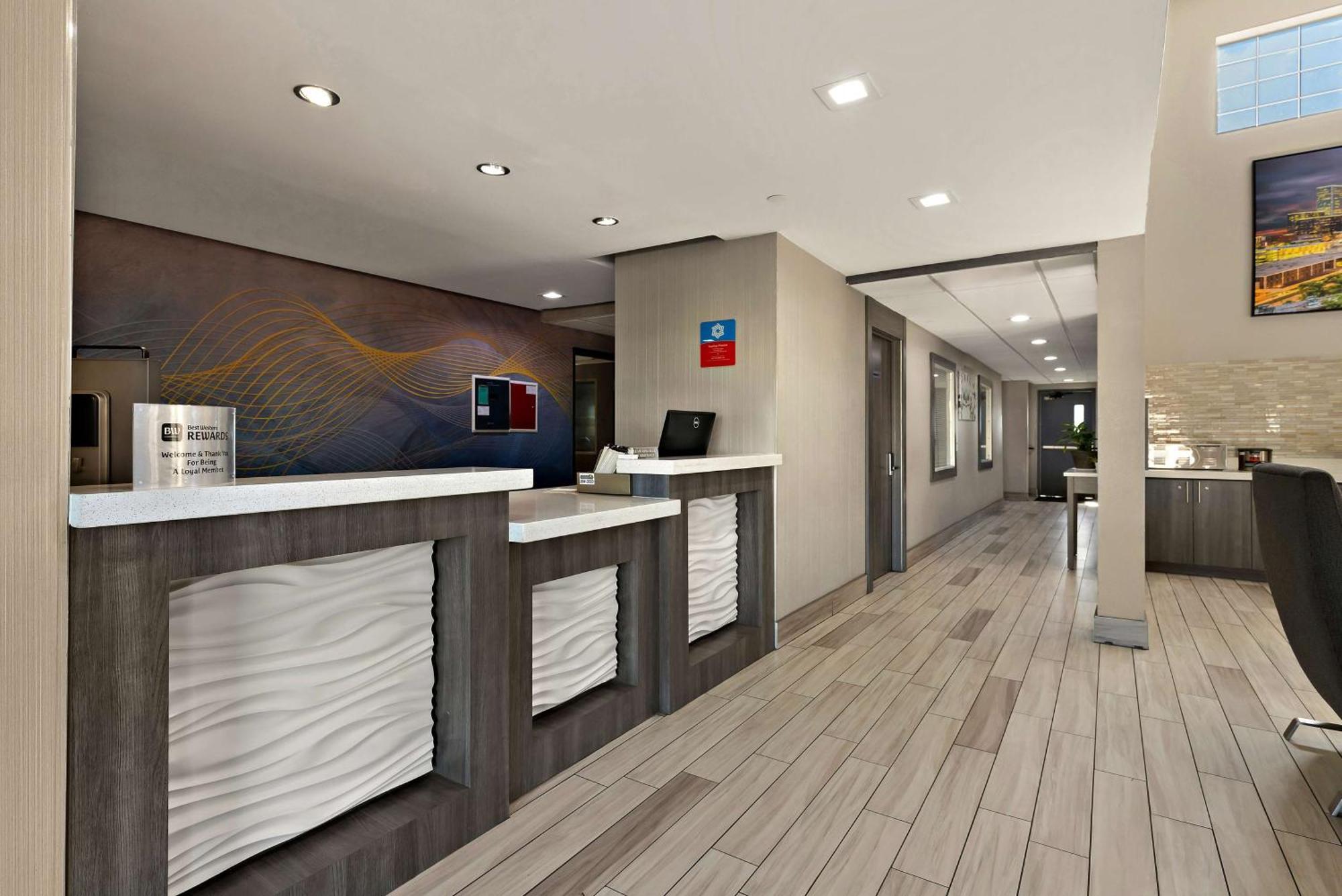 Surestay Plus Hotel By Best Western Tulsa East Extérieur photo