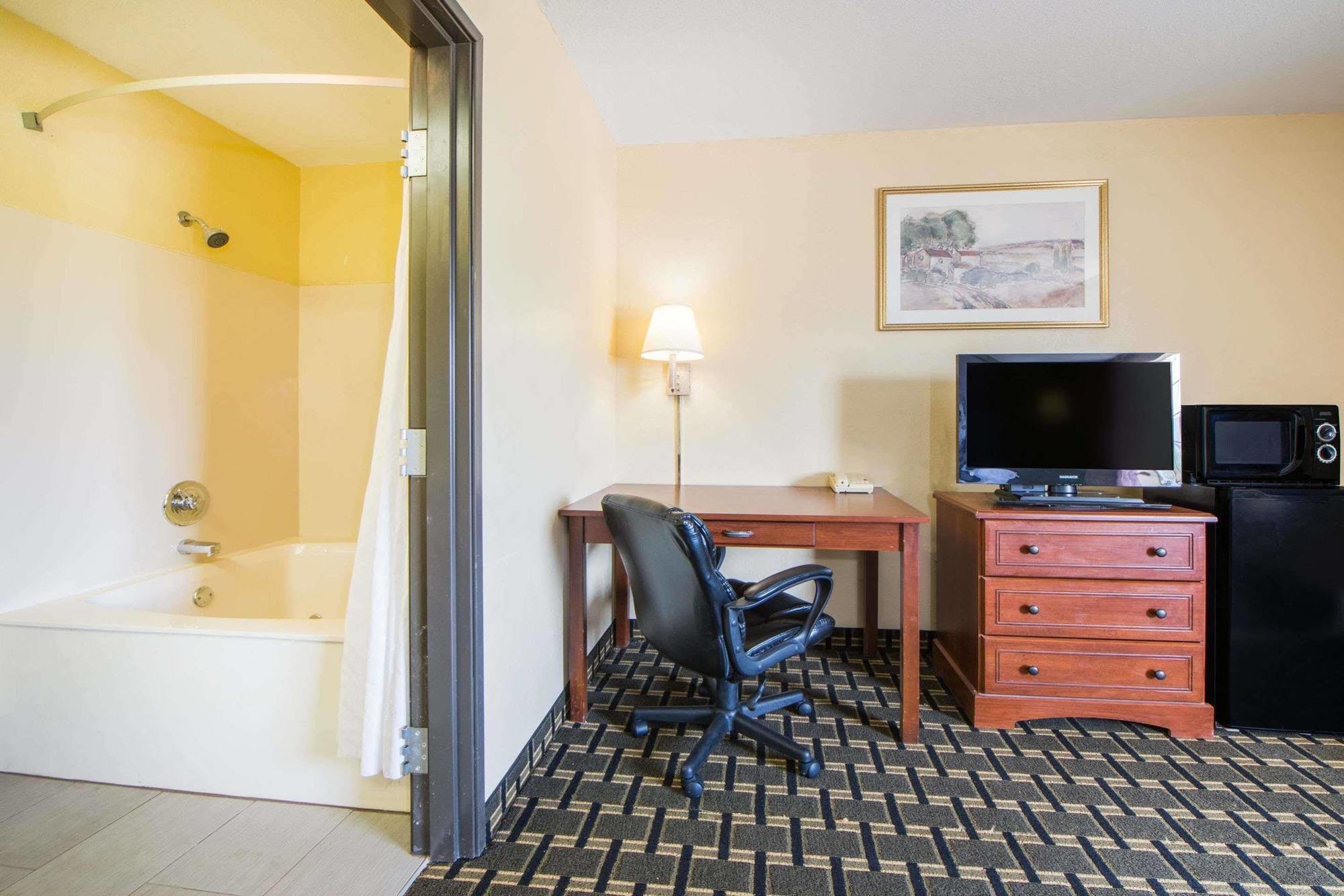 Surestay Plus Hotel By Best Western Tulsa East Extérieur photo